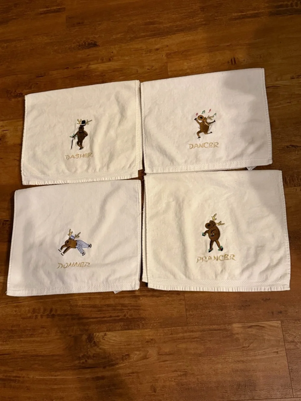 Vtg Avanti Grand Prix Reindeer Hand Towels 27x15 Set 4 Dasher Dancer Prancer